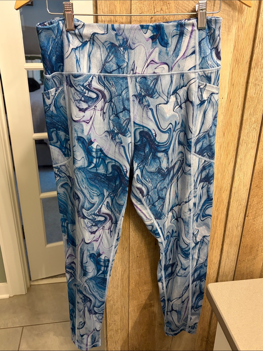Victoria’s Secret 14 On Point Leggings Blue Marble pockets purple swirl